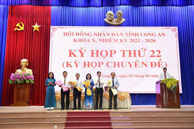 The 22nd session of the Long An Provincial People's Council held on February 20 passed a Resolution on additional support policies for cadres, civil servants, public employees and workers when implementing the restructuring of the apparatus. Photo: Duy Minh