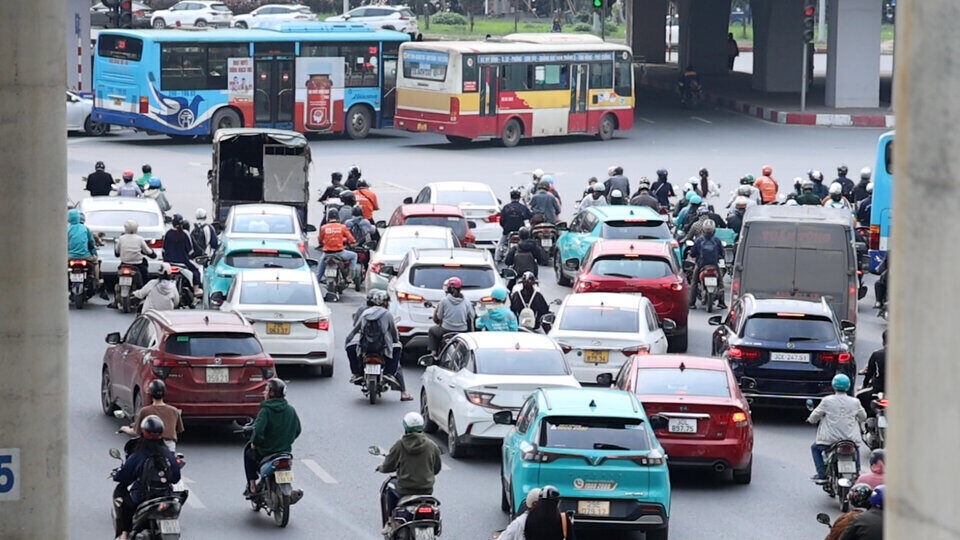 People hope to be supported when applying emission standards. Photo: Hoang Xuyen