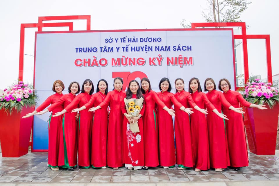 Nam Sach female health worker, Hai Duong province, is good at her profession and is active in the movement. Photo: Nam Sach District Medical Center