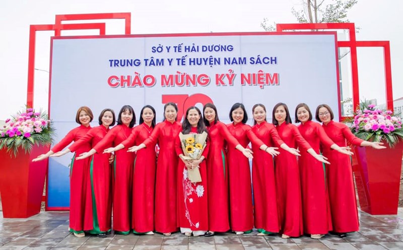 Nam Sach female health worker, Hai Duong province, is good at her profession and is active in the movement. Photo: Nam Sach District Medical Center