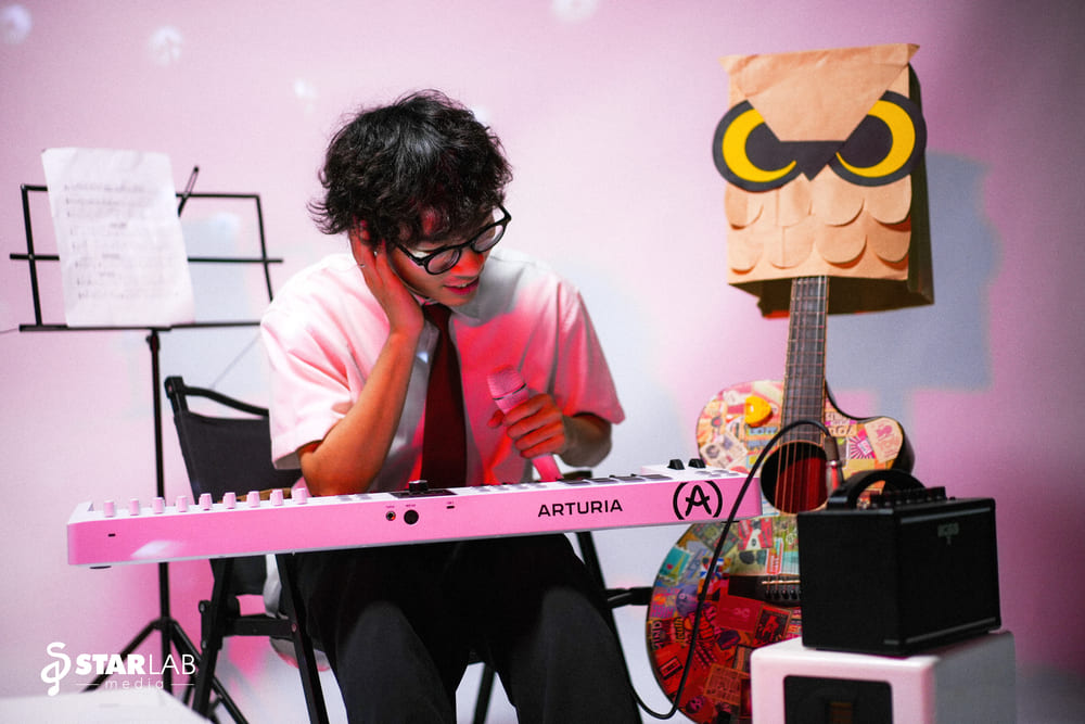 Son Pham introduces to the public the album "Tiec". Photo: Interviewee