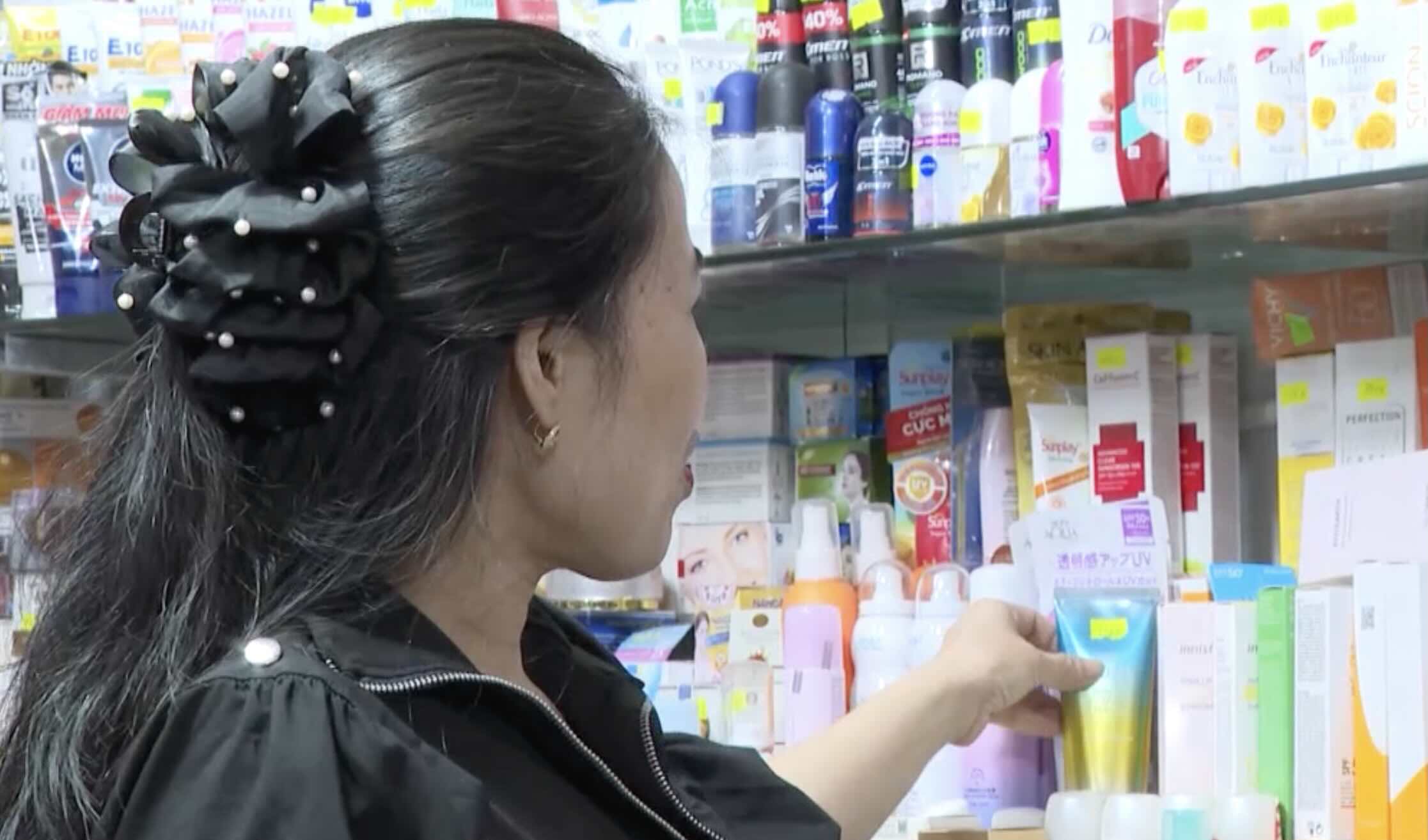 Los pequeños comerciantes en Quang Binh estan dirigidos al mercado de bienes de origen claro. Foto: Hoang Phuong