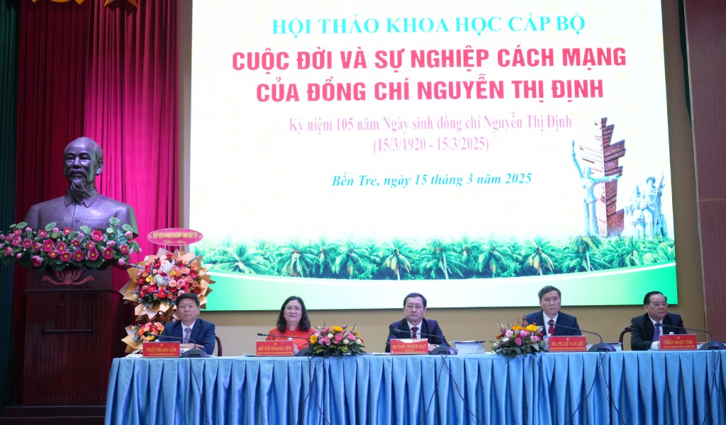 Chu tri hoi thao khoa hoc cap Bo: