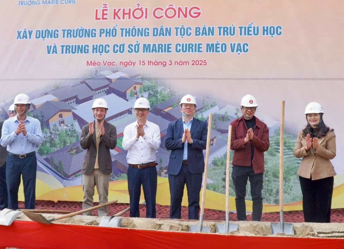 Starting construction of the hundred-billion-dong school in the highlands of Ha Giang. Photo: Khanh Toan.