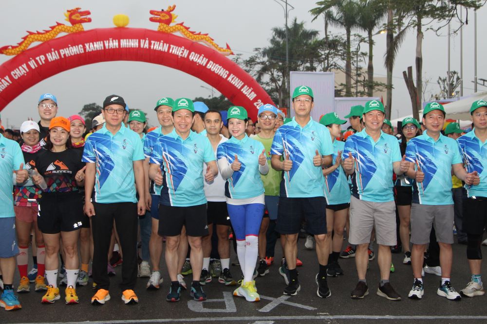 Gần 800 người tham gia ngày chạy quận Dương Kinh. Ảnh: Cổng TTĐT Hải Phòng