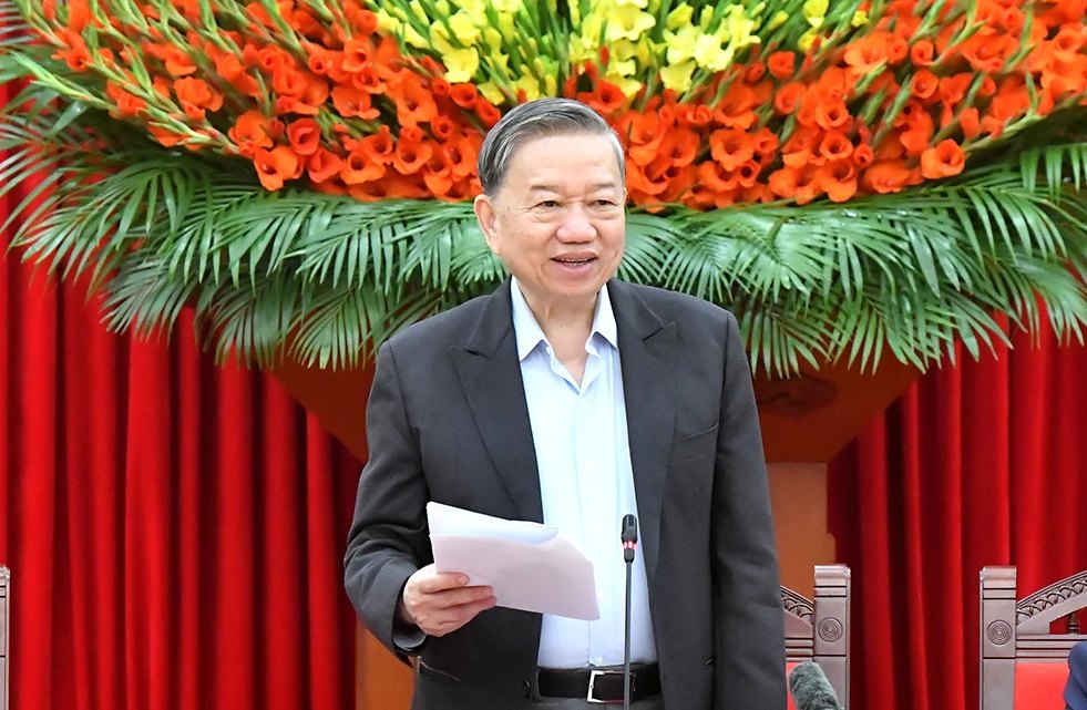 General Secretary To Lam emphasized the requirements in developing the Political Report at the 14th National Party Congress. Photo: Dang Khoa