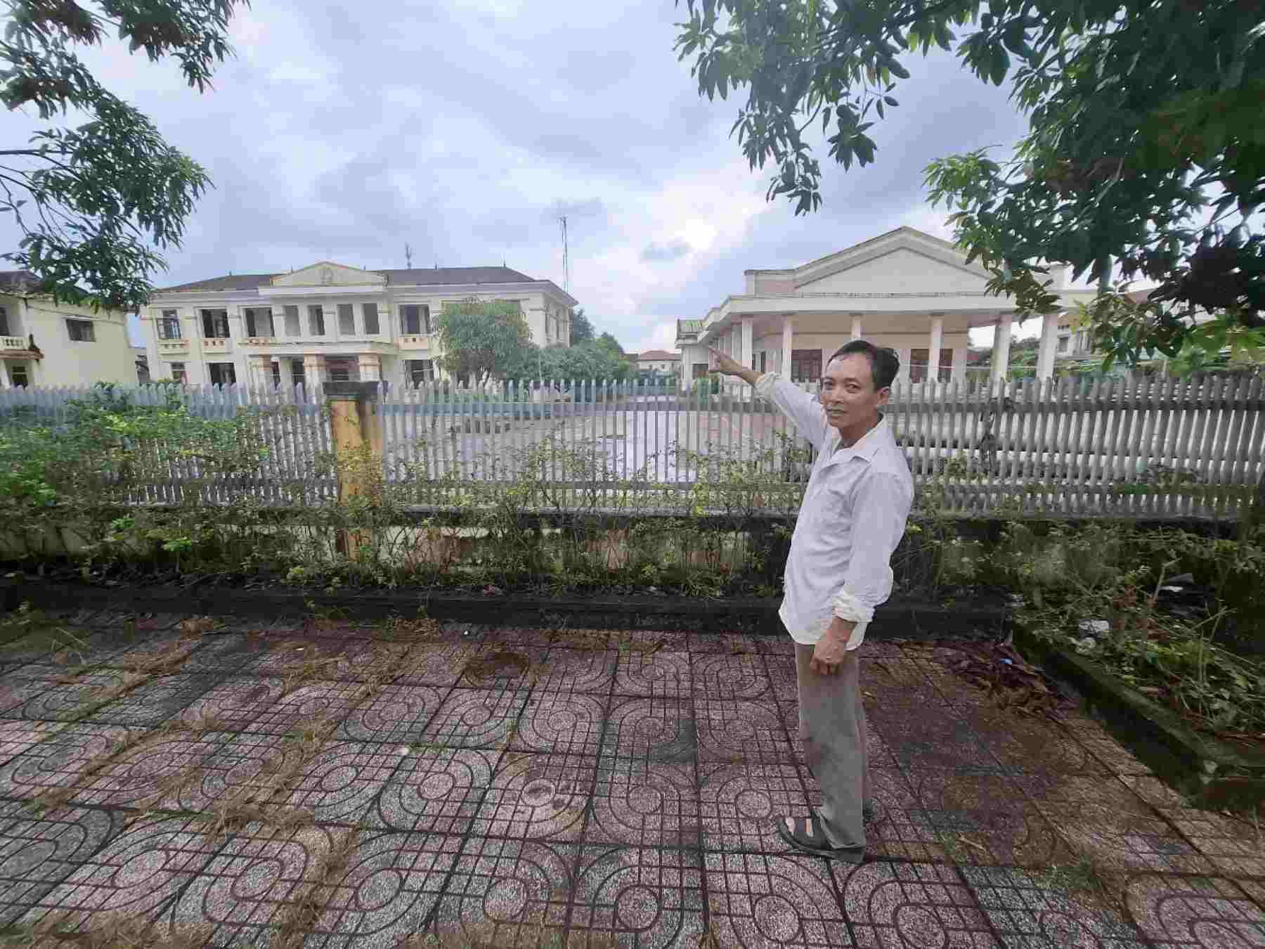 The headquarters of Thach Huong commune (now Tan Lam Huong commune, Ha Tinh city) is still abandoned after 5 years of merger, causing waste. Photo: Tran Tuan.