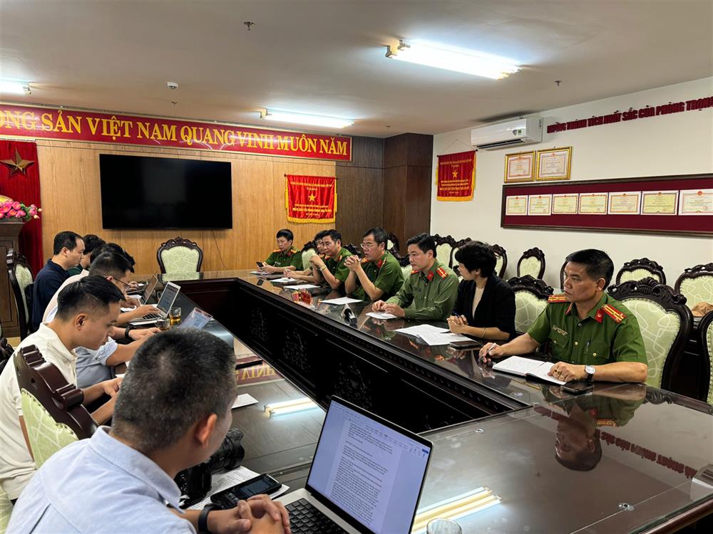 The Criminal Police Department (Ministry of Public Security) provided information on the case of destroying organized, transnational criminal gangs to press agencies on the afternoon of November 7, 2024. Photo: Ministry of Public Security