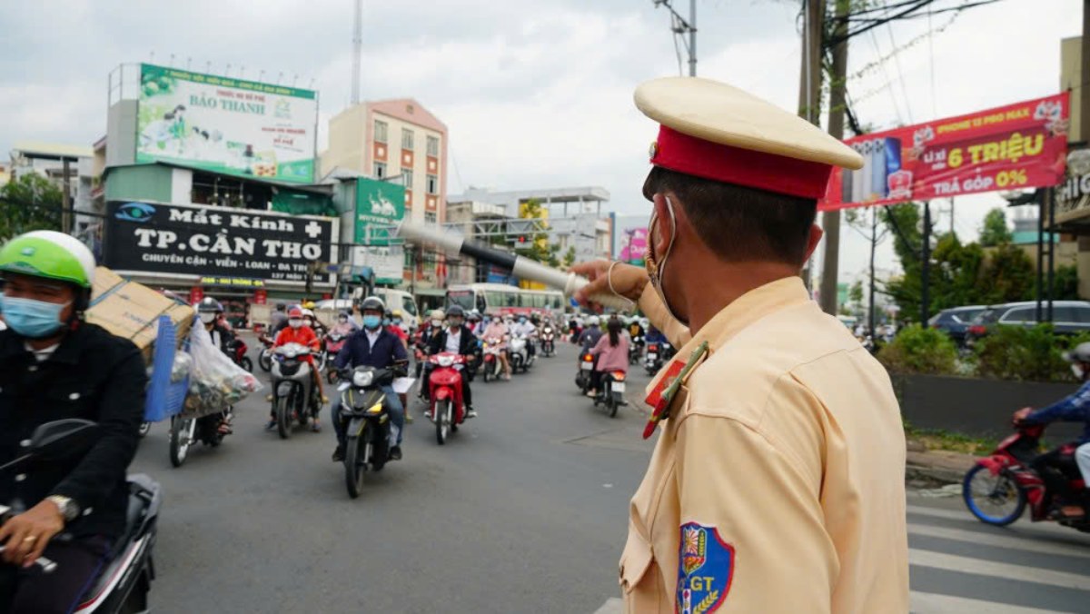 Anh: Ta Quang