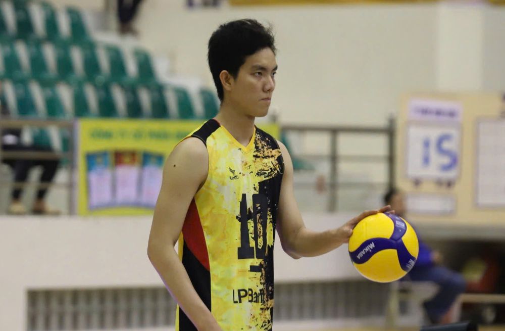 Opposite Nguyen Thi Bich Tuyen. Photo: Hoang Hue