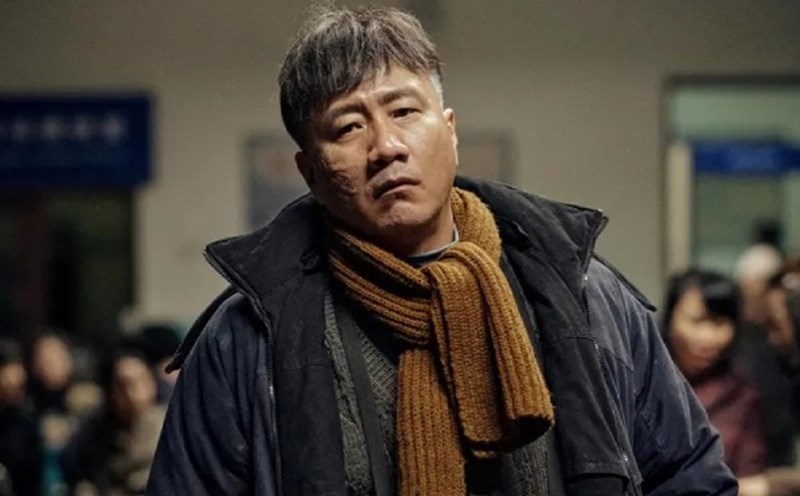 Actor Ho Quan in the movie "Bac Thuong" features Bai Lu. Photo: Cut from the film