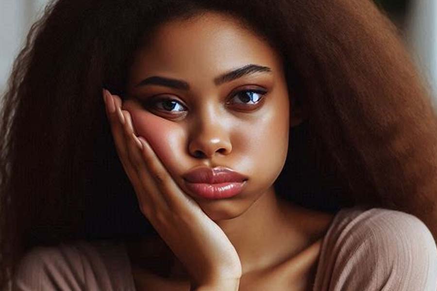 Thyroid problems can lead to swollen face. Photo: Ai