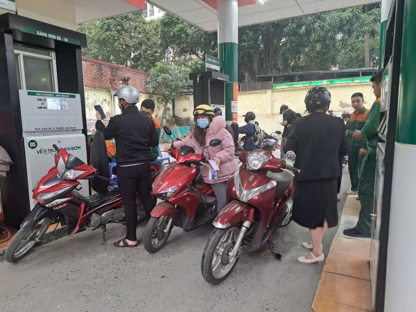 Forecast of gasoline price increase in the coming period. Photo: Ha Vy