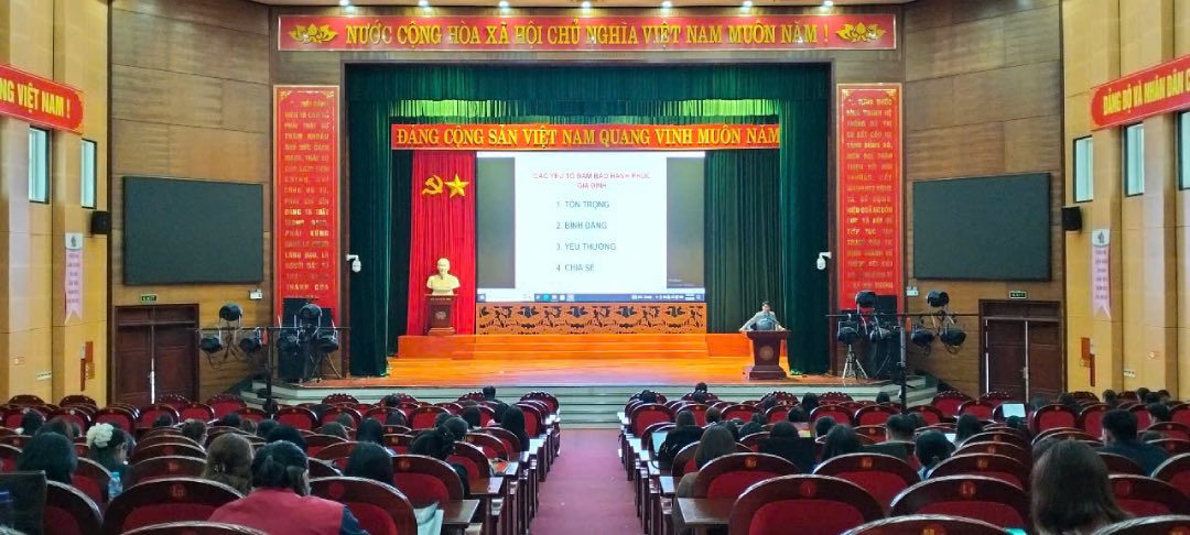 Overview of the training session to improve knowledge for grassroots union officials. Photo: Lang Giang District Labor Federation