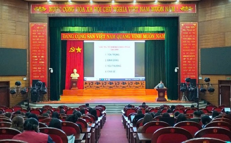 Overview of the training session to improve knowledge for grassroots union officials. Photo: Lang Giang District Labor Federation