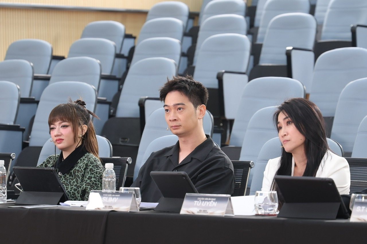 The judges at the "All-round Rookie" Festival. Photo: Organizing Committee.