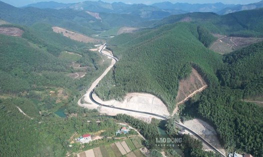 Những năm qua, TP Hạ Long và tỉnh Quảng Ninh đầu tư rất lớn để xây dựng hạ tầng giao thông ở các xã miền núi của TP Hạ Long. Ảnh: Nguyễn Hùng