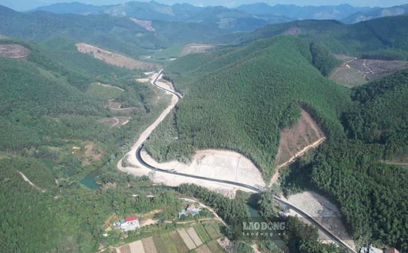 In recent years, Ha Long City and Quang Ninh Province have invested heavily in building transport infrastructure in the mountainous communes of Ha Long City. Photo: Nguyen Hung