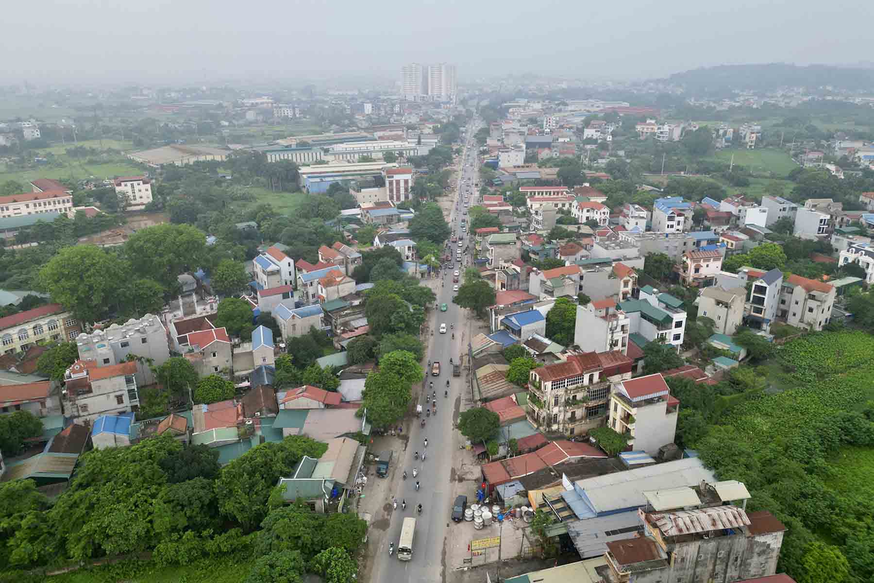 Quoc lo 6 doan qua Ha Dong hien chua trien khai thi cong mo rong. Anh: Huu Chanh 