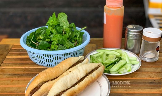 Quán bánh mì pate bán gần 40 năm ở TP Nam Định. Ảnh: Hà Vi