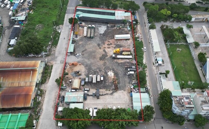 The land of the social housing project in Tan Thuan Tay Residential Area (MR1 - District 7) is still "inactive". Photo: Huu Chanh