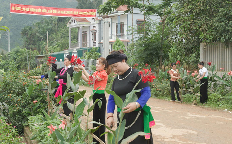 Communes and towns in mountainous areas, highlands and islands with 2,000 or less people are elected to 15 commune People's Council delegates. Photo: Tran Ngoc