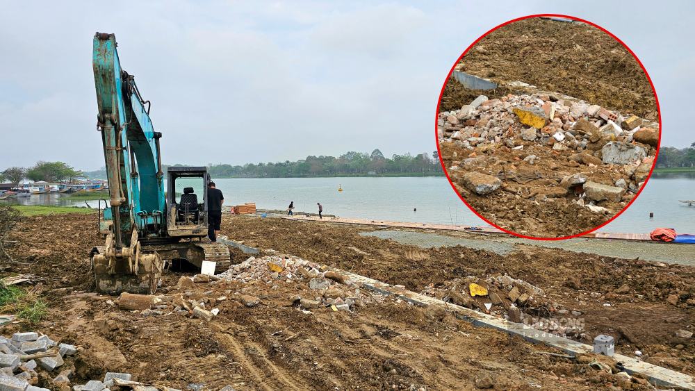 The excavator levels the area near the construction site on the right side of the stands. Photo: Phuc Dat