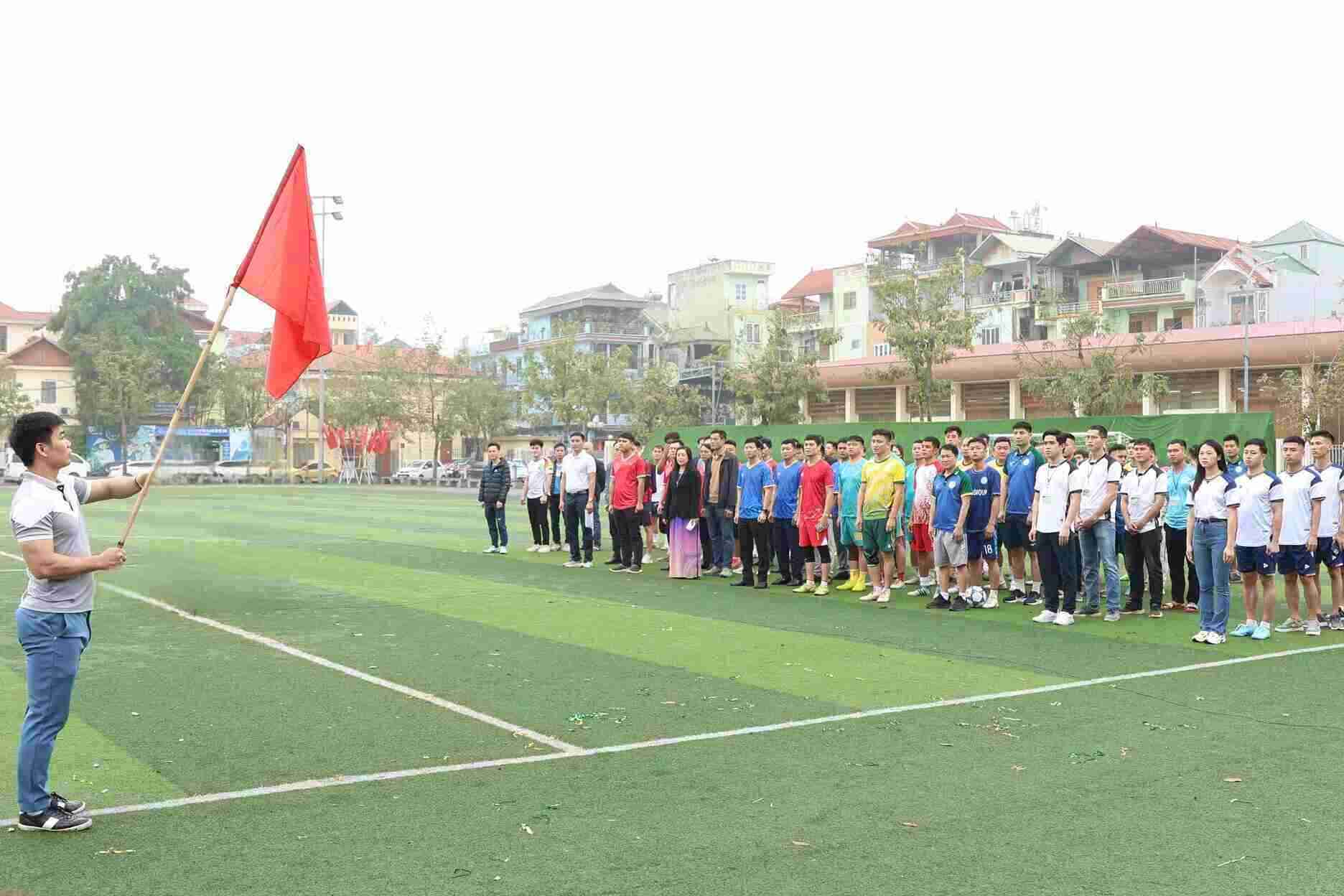 The Quoc Oai District Labor Federation Cup football tournament has 10 participating teams. Photo: Trade Union