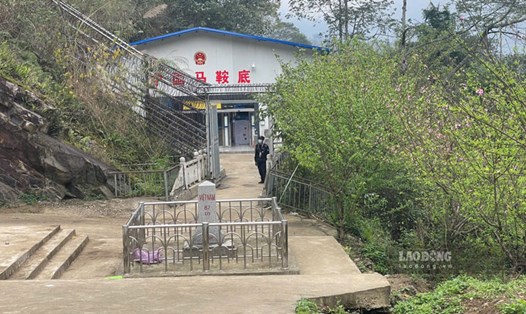 Cầu Thiên Sinh nối liền Lào Cai (Việt Nam) và Trung Quốc. Ảnh: Đinh Đại