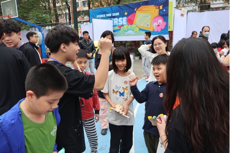 The Science Fair attracts thousands of participants of all ages to experience science. Photo: Minh An