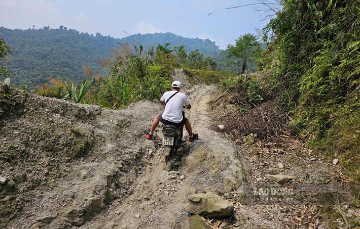 Duong len khu vuc khai truong khai thac quang cua mo vang Minh Luong. Anh: Bao Nguyen