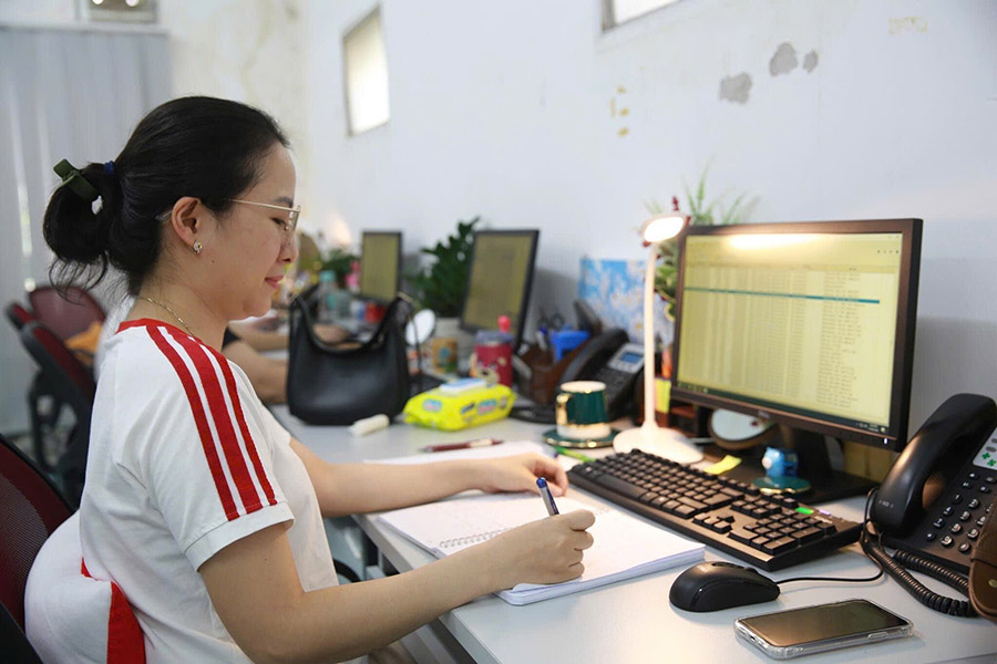 Each Party member and union member continues to strive to study to improve themselves. Photo: Interviewee