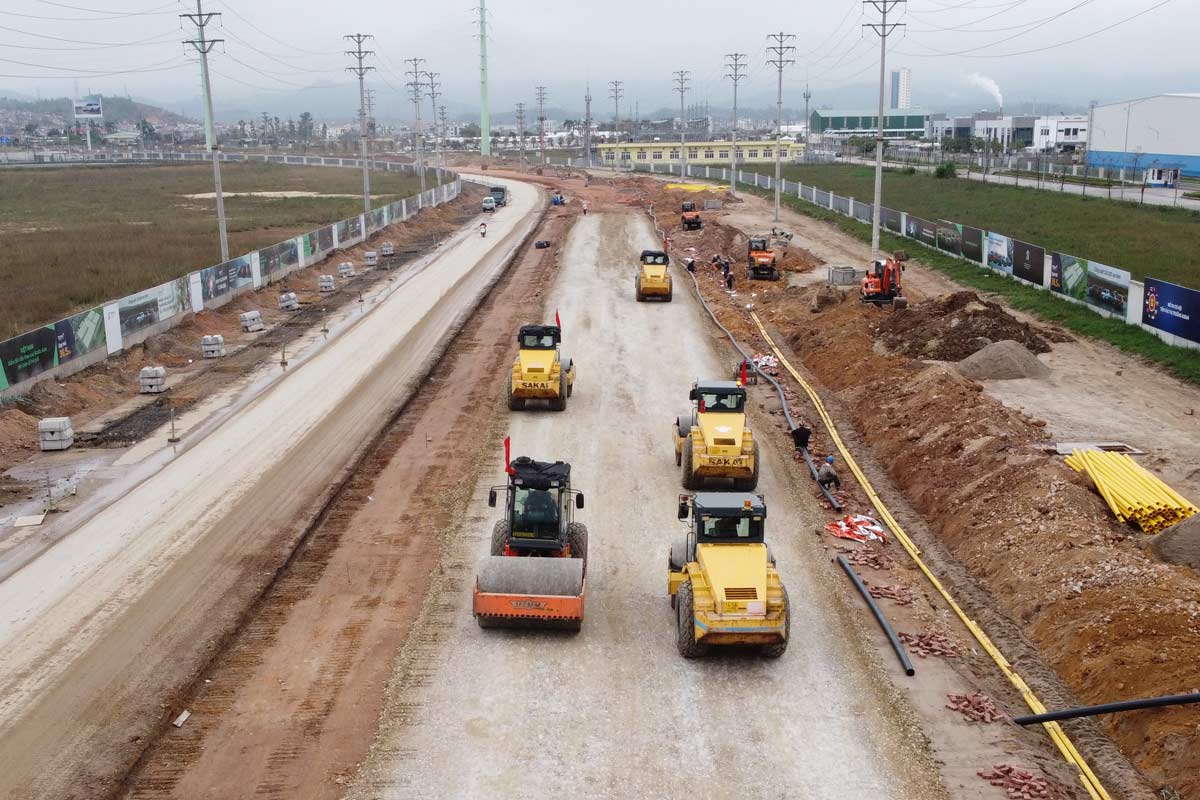 An Tiem road project, through Viet Hung Industrial Park to Van Yen intersection, Ha Long city, Quang Ninh province. Photo: Doan Hung