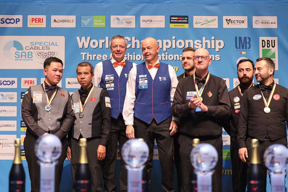 Tran Quyet Chien and Bao Phuong Vinh did not successfully defend their championship title at the 2025 World Carom Billiard Team 3-Cushion Team Championship. Photo: UMB