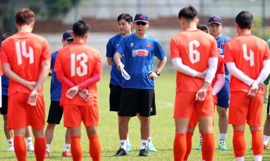 Huấn luyện viên Kim Sang-sik sẽ có những tính toán để chọn ra đội hình tối ưu nhất. Ảnh: Thanh Vũ
