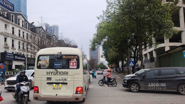 Chuẩn hóa nhận diện xe đưa đón học sinh để đảm bảo an toàn. Ảnh: Minh Hạnh