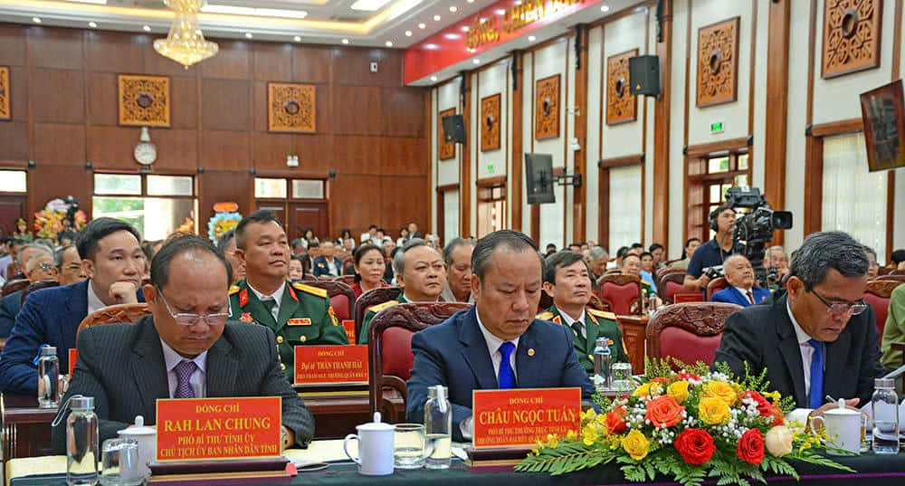 Lanh dao tinh Gia Lai tham du buoi Le ky niem. Anh: Thanh Tuan 