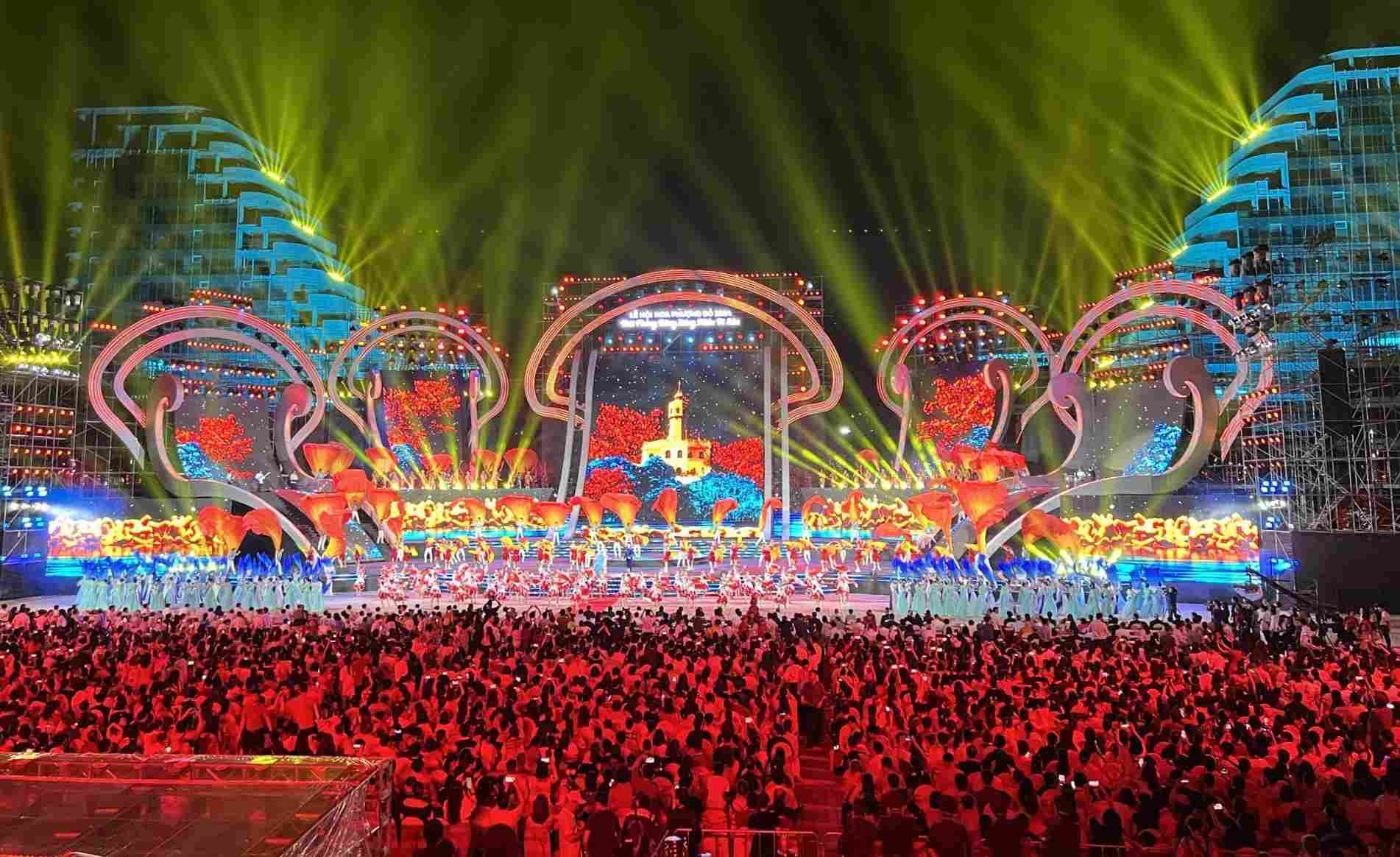 Hai Phong Red Phinh Flower Festival 2024. Photo: Tran Hieu