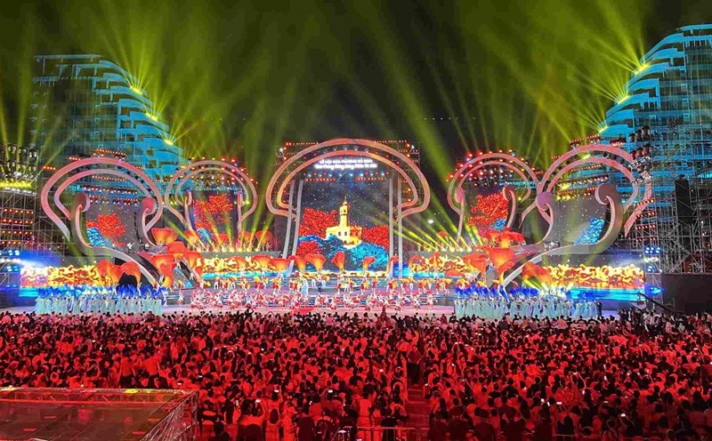 Hai Phong Red Phinh Flower Festival 2024. Photo: Tran Hieu