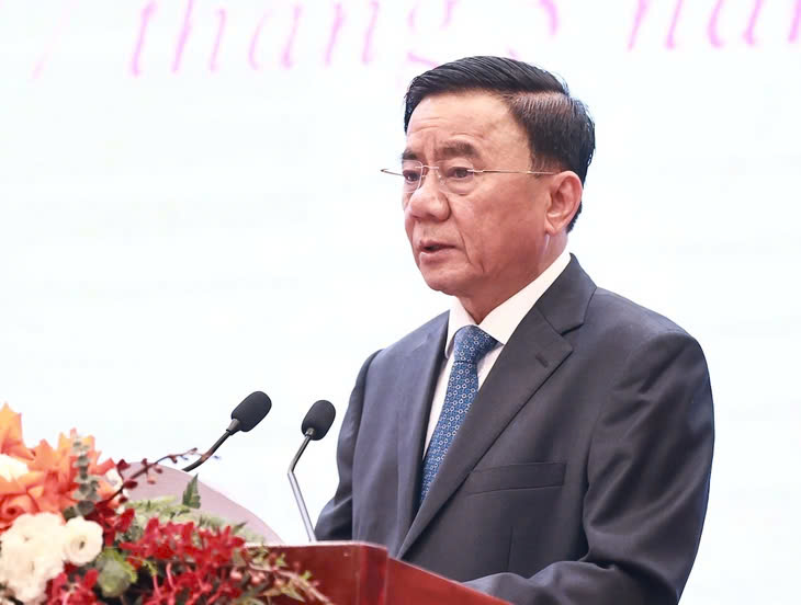 Politburo member and Standing member of the Secretariat Tran Cam Tu emphasized that social networks are becoming a potential power force. Photo: Pham Hai