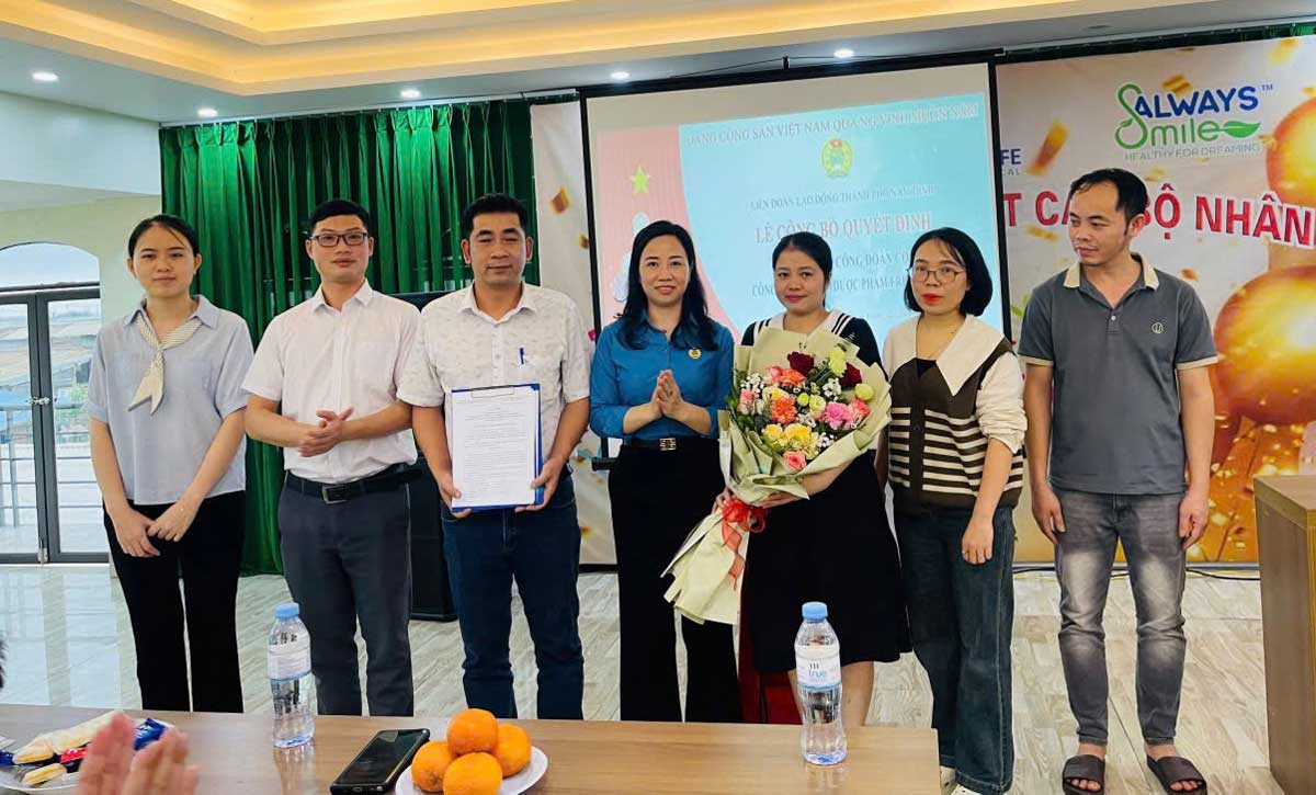Establishing a grassroots trade union of Fresh Life Pharmaceutical Joint Stock Company (Nam Dinh City). Photo: Nam Dinh City Trade Union