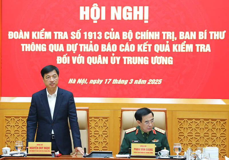 Chu nhiem Uy ban Kiem tra Trung uong Nguyen Duy Ngoc phat bieu ket luan hoi nghi. Anh: Bo Quoc phong