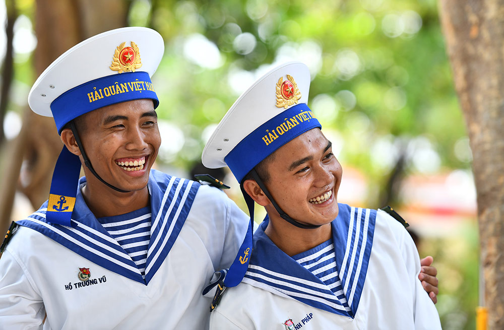 The work Proud of Truong Sa Soldier by author Dang Khoa - Nhan Dan Newspaper.