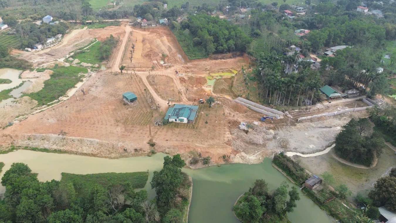 Công an Hà Nội kiểm tra, làm rõ thông tin vụ chiếm hàng chục nghìn m2 đất tại xã Thạch Hòa, huyện Thạch Thất. Ảnh: H.T