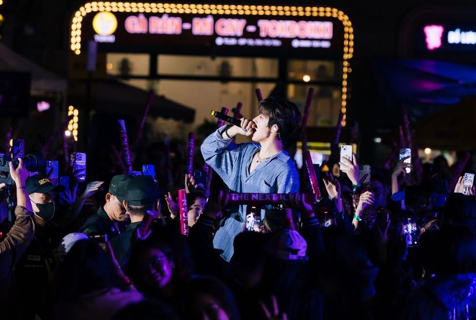 Qua 16 ca khuc, B.I dan loi khan gia toi khoang troi am nhac da dang the loai, tu Hip-hop, Trap den Afro va EDM. Anh: VinGroup