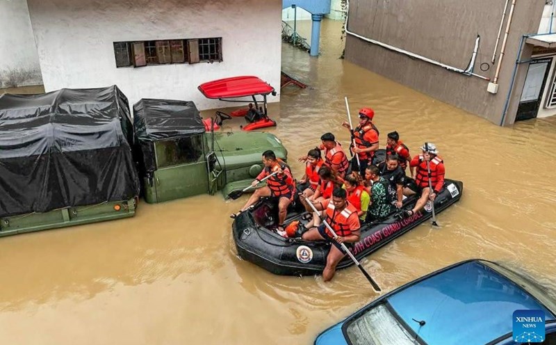 The disappearance of La Nina will reduce the number and intensity of storms. In the photo is the rescue of people in the Philippines during Typhoon Trami, October 2024. Photo: Xinhua