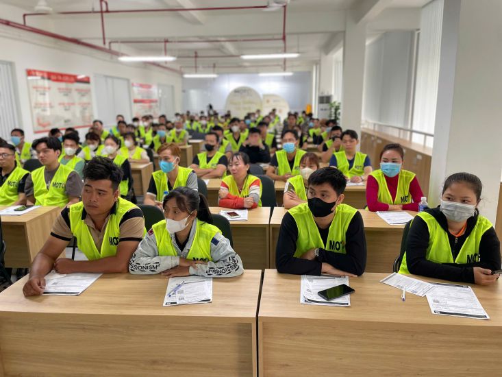 New employees will be informed about trade union activities. Photo: Dinh Trong