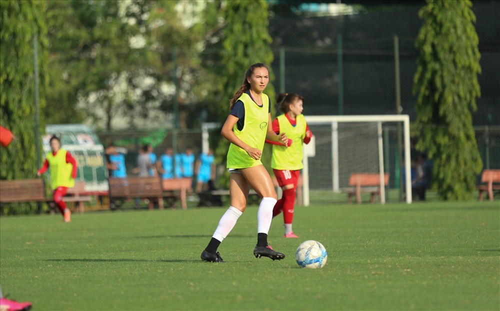 Overseas Vietnamese player Chelsea Le practiced with the Vietnam U19 Women's Team in 2019. Photo: Minh Dan