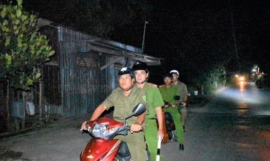 Công an xã tuần tra giao thông. Ảnh: Thanh Nhân