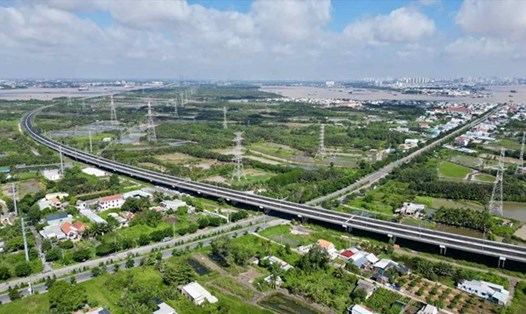 Cao tốc Bến Lức - Long Thành đoạn qua đường Rừng Sác (huyện Cần Giờ, TPHCM). Ảnh: Anh Tú